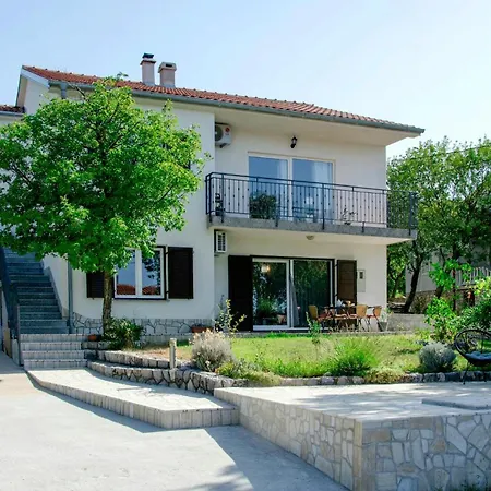 Nice Apartment In Smrika With Wifi