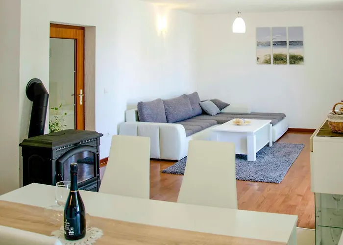 Cozy In With Kitchen Apartamento Šmrika