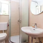 Cozy In With Kitchen Apartmán