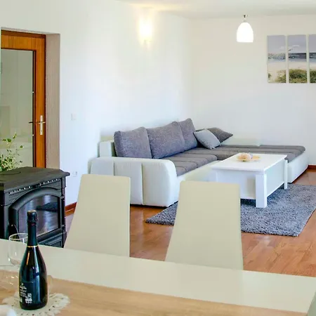 Cozy In With Kitchen Apartment Smrika