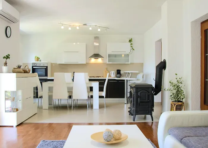Cozy In With Kitchen Šmrika